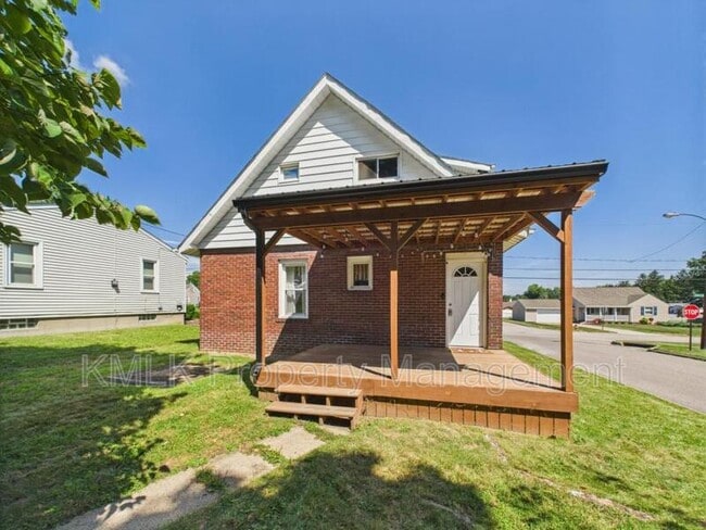 Building Photo - 446 Brandon Ave