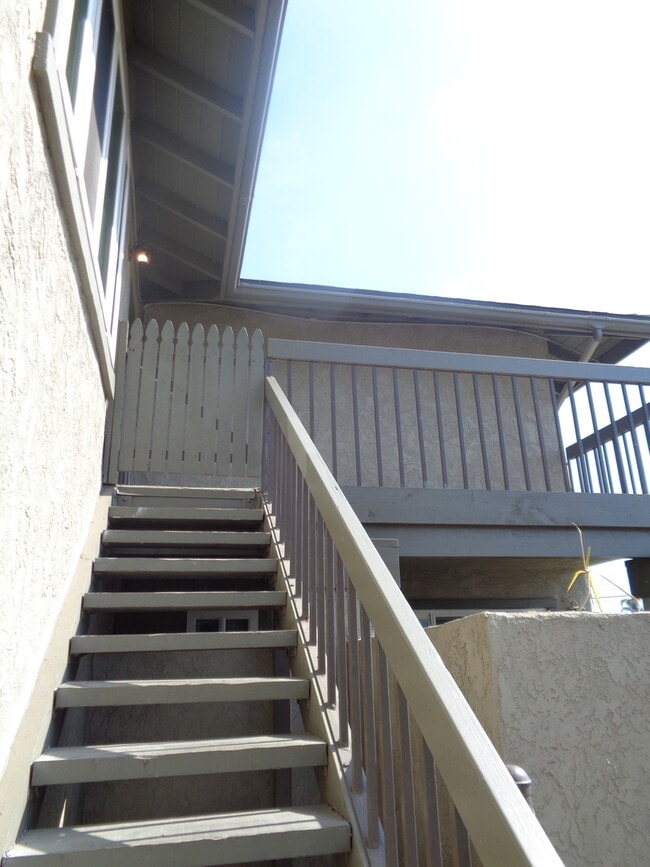 Building Photo - 607 E Utica Ave