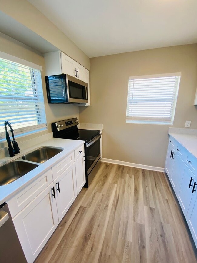 Building Photo - Stunning 2 Bed 2 Bath Winter Park Home!!!
