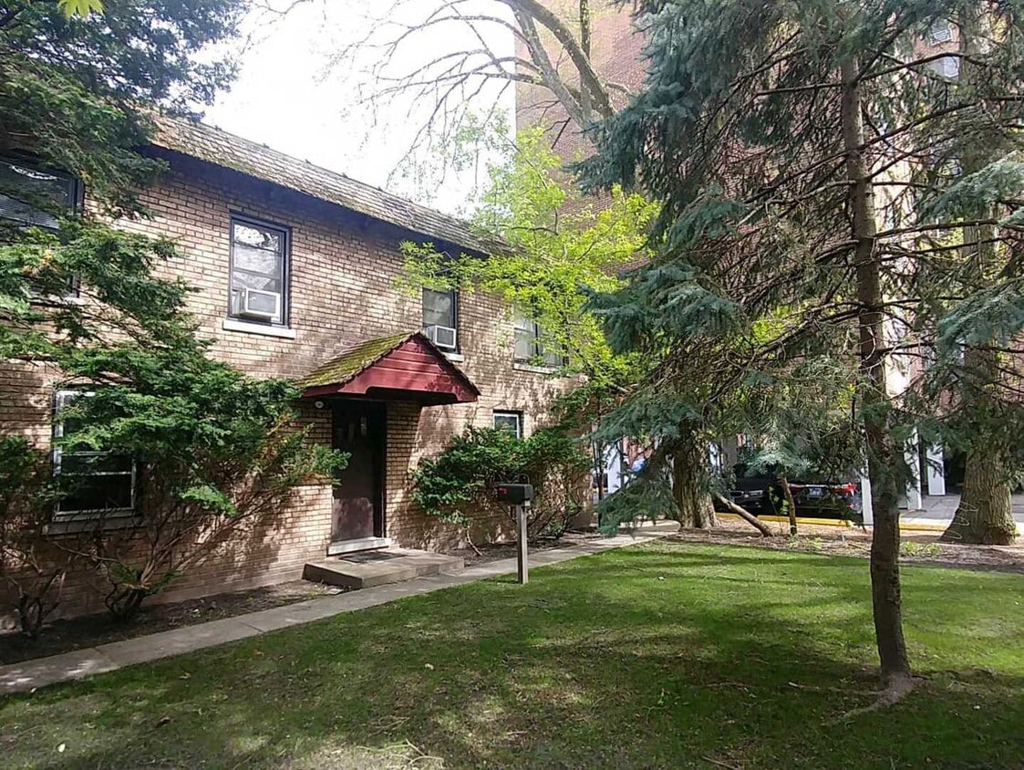Primary Photo - 1505.5 Maple Ave