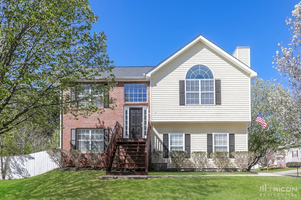 2353 Sapphire Loop Ellenwood GA House for Rent in Ellenwood, GA