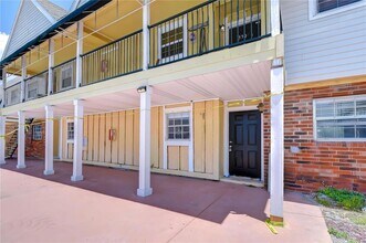 Building Photo - 200 Country Club Dr