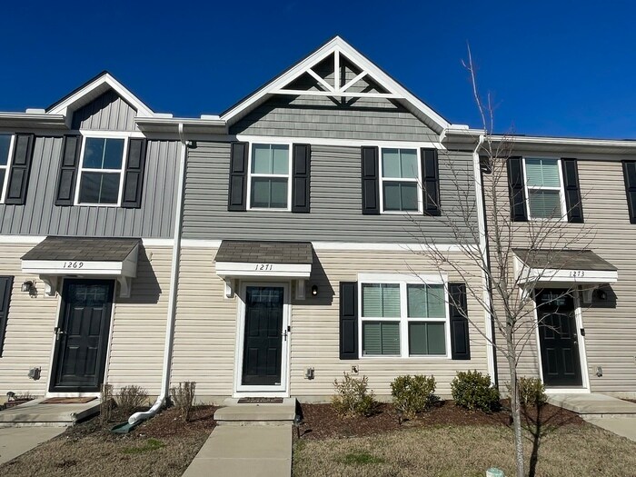 Foto principal - North Nashville townhome, very close to do...