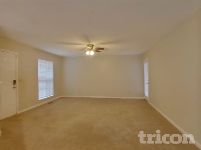 Building Photo - 120 Stockland Rd