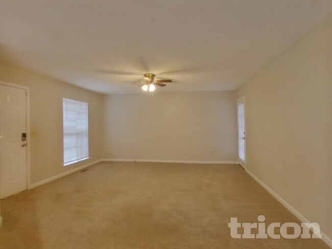 Foto del edificio - 120 Stockland Rd