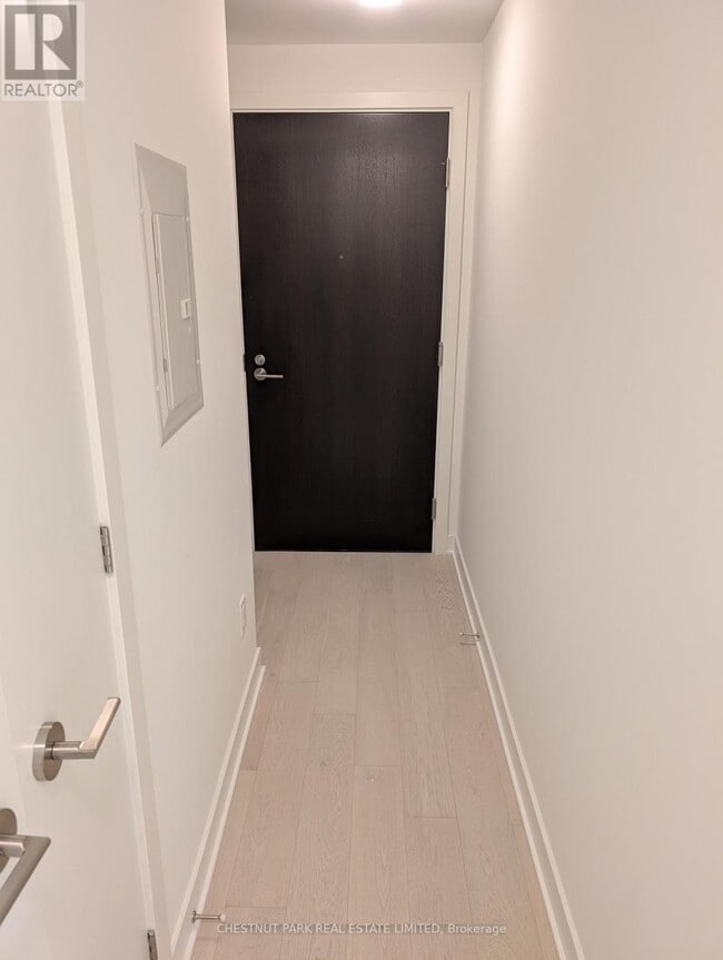 Photo du bâtiment - 11-1811 Yorkville Ave