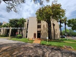 Building Photo - 14501 N Kendall Dr