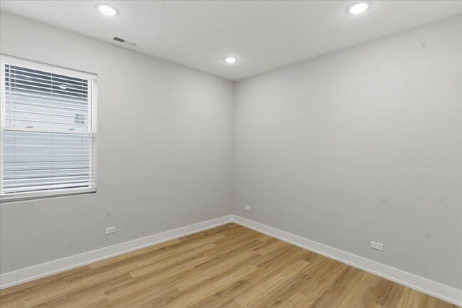 Building Photo - 6222 S King Dr