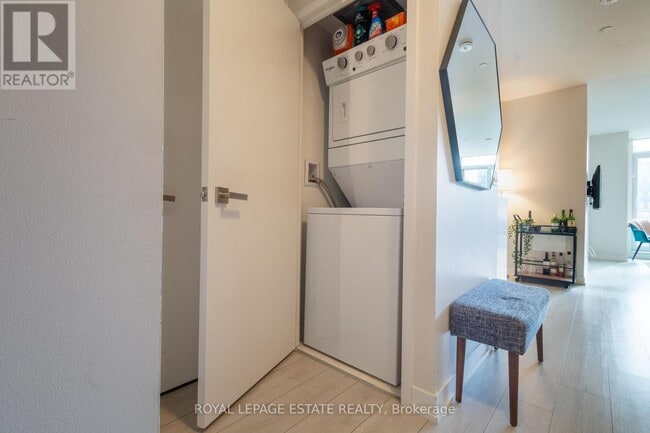 Building Photo - 31 Tippett Rd