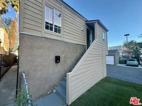 Building Photo - 1762 1/2 N Las Palmas Avenue Unit