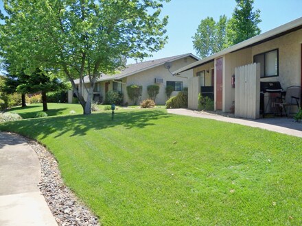 Building Photo - 105 Hilltop Dr