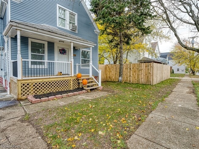 Building Photo - 3116 Searsdale Ave