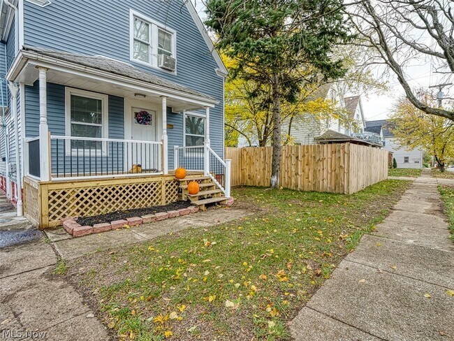 Foto del edificio - 3116 Searsdale Ave