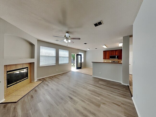 Foto del edificio - 8209 Swan Park Dr