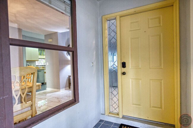 Foto del edificio - Seasonal Short-Term 3-Bedroom 2-Bath Villa...