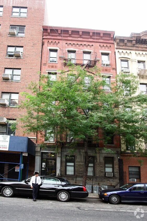 Building Photo - 434 W 52nd St