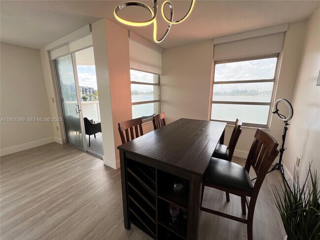 Foto del edificio - 1301 NE Miami Gardens Dr