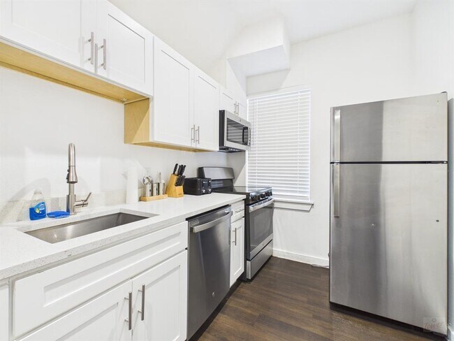 Foto del edificio - 1010 W 26th St