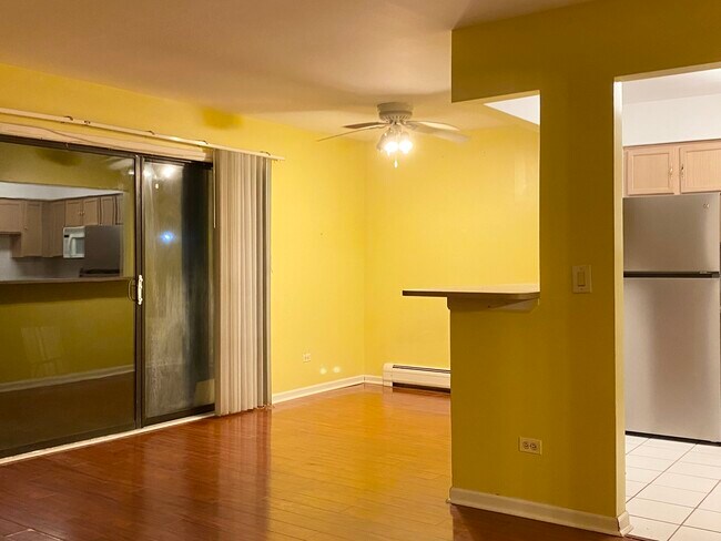 Building Photo - 259 W Ct of Shorewood