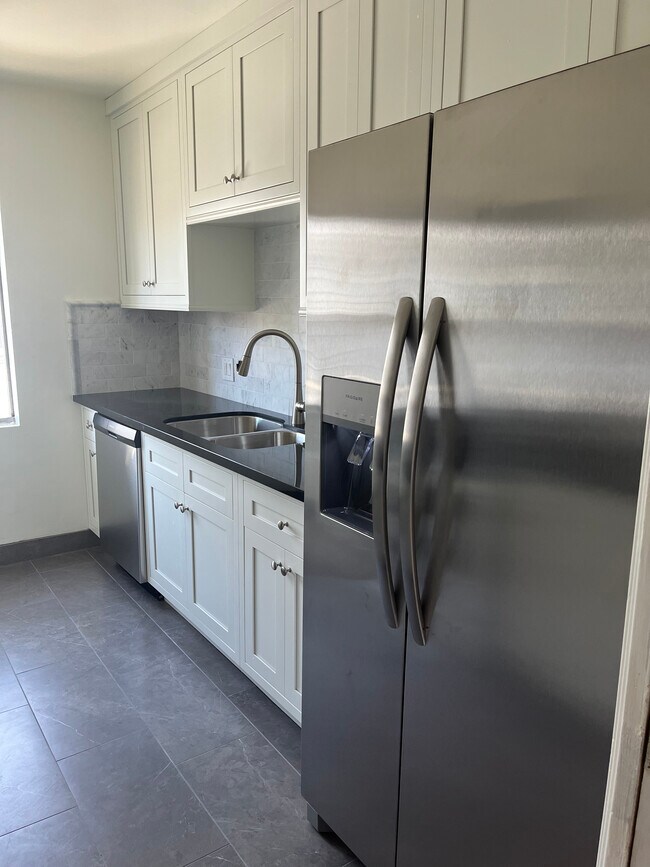 Foto del edificio - 7958 Oakwood Ave