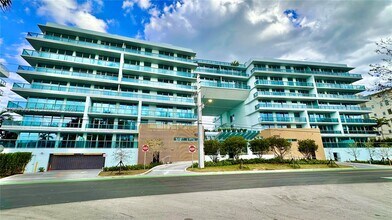 Building Photo - 9201 E Bay Harbor Dr