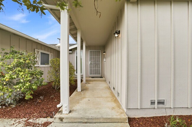 Foto del edificio - Large Home with Pool