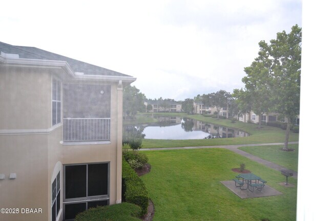 Foto del edificio - 830 Airport Rd
