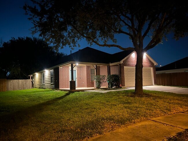 Building Photo - 1726 Serenata Ln