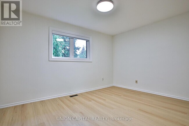 Building Photo - 131 Romfield Circuit