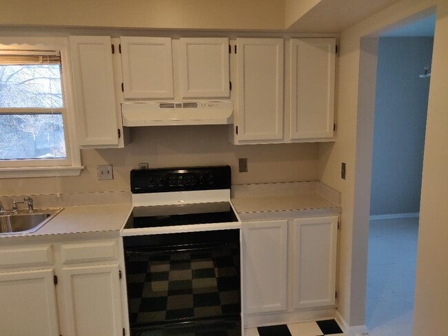 kitchen - 3158 Oak St