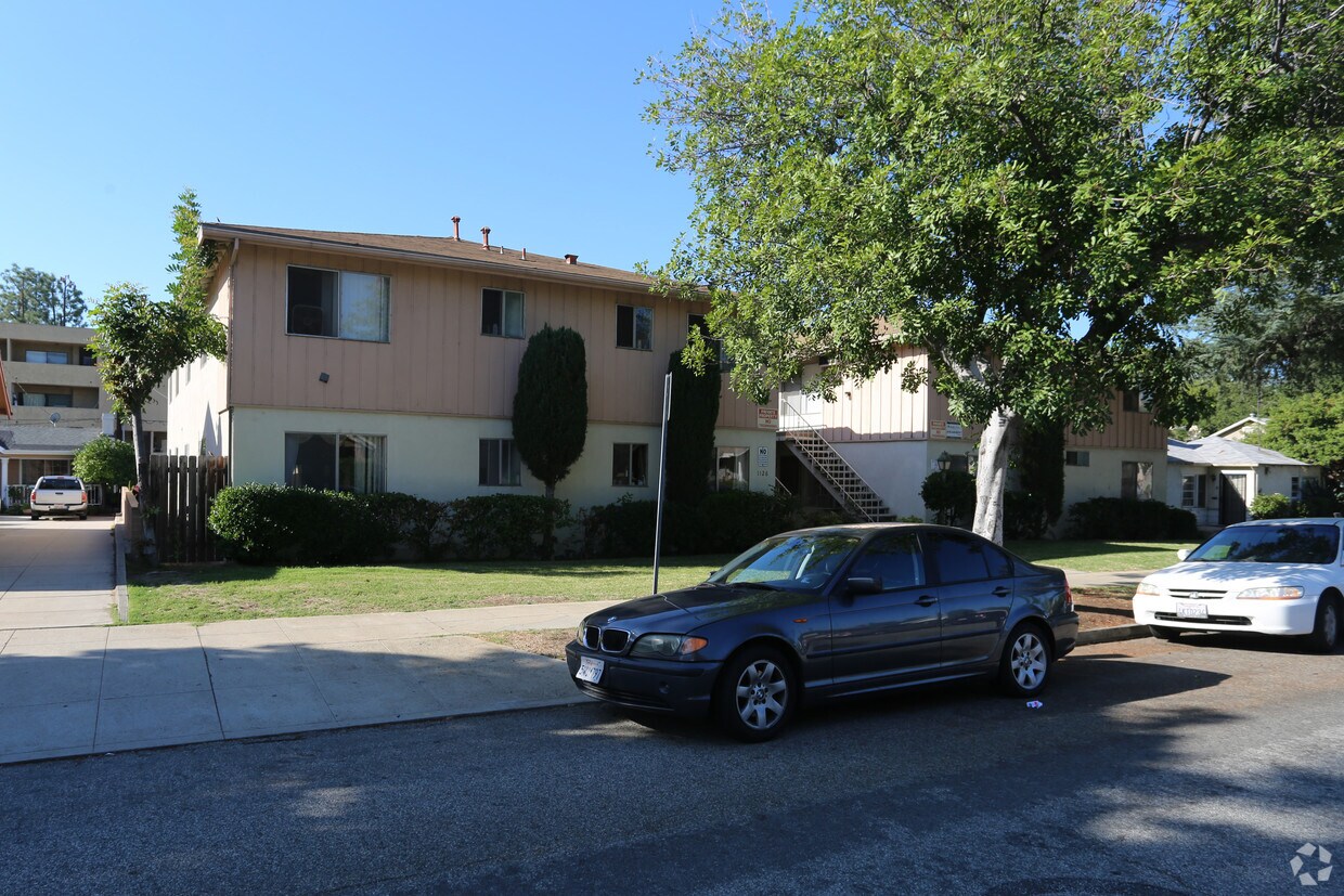 Primary Photo - 1126 E Doran St
