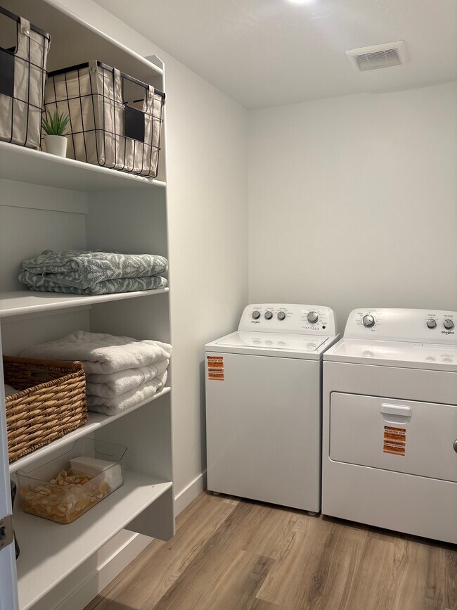 Foto del edificio - 1744 E Albion Dr