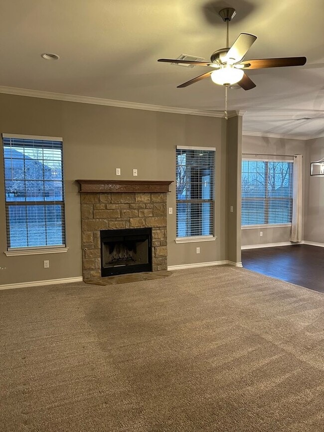 Building Photo - 4-bedroom with Mountain Views Available NOW!