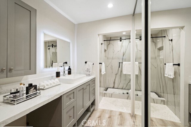 Foto del edificio - 21400 Burbank Blvd