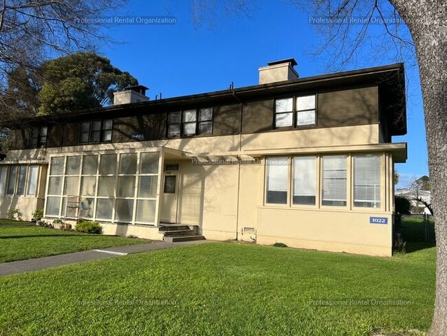 Foto del edificio - Historic Mare Island Large Duet unit