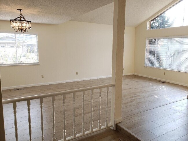 Foto del edificio - 4 Bed 3 Bath Sinlge Family Home In Concord...