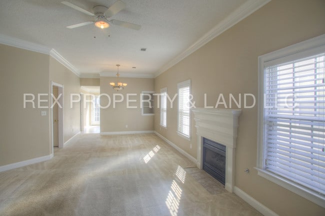 Building Photo - 2022 Bromley Ct
