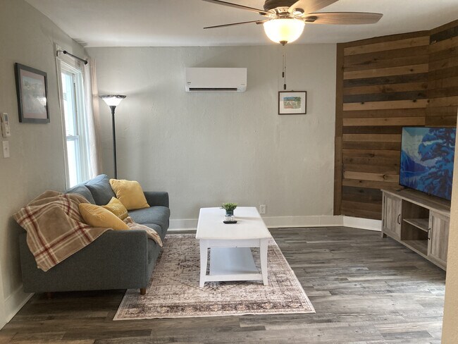 Living room - 1504 Pierce St