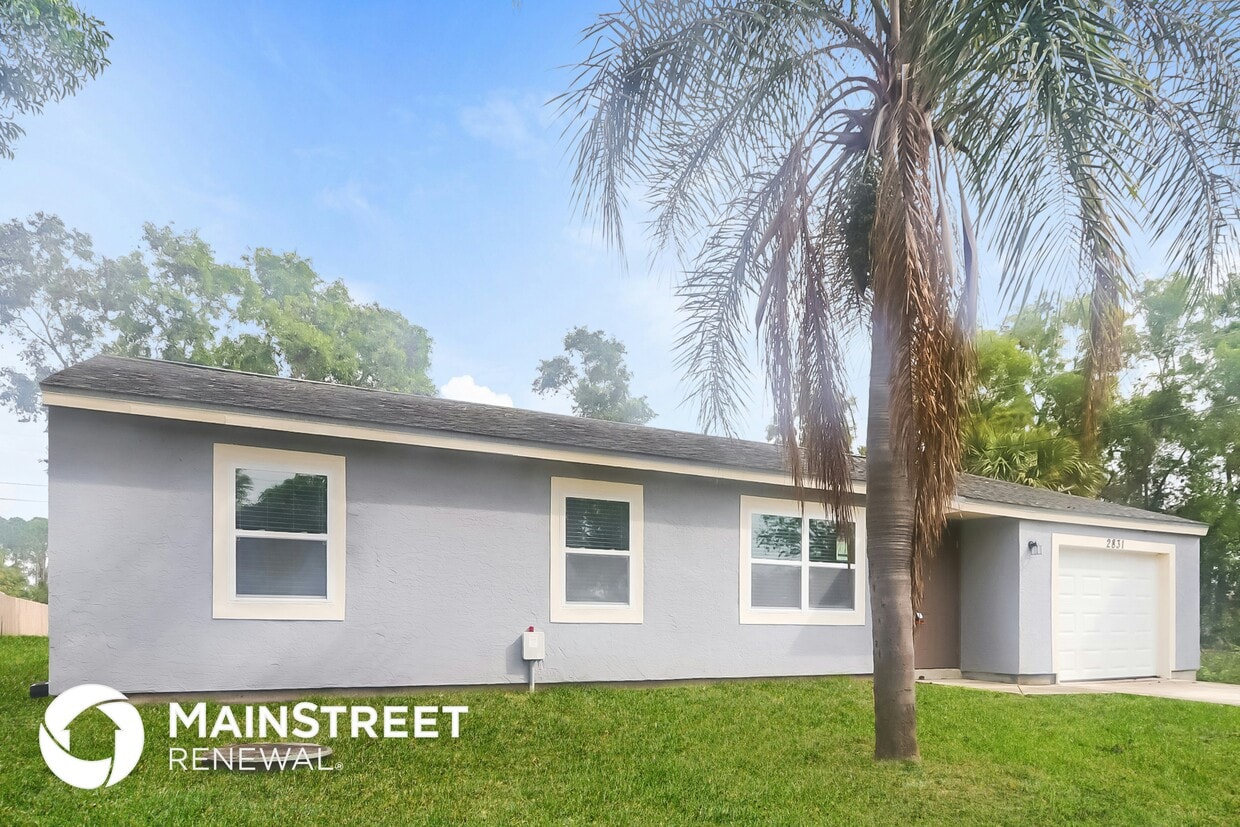 Primary Photo - 2831 SE Melaleuca Blvd