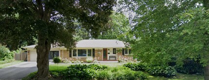 Building Photo - 364 Glenrose Dr