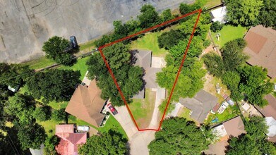 Building Photo - 710 Canary Cir