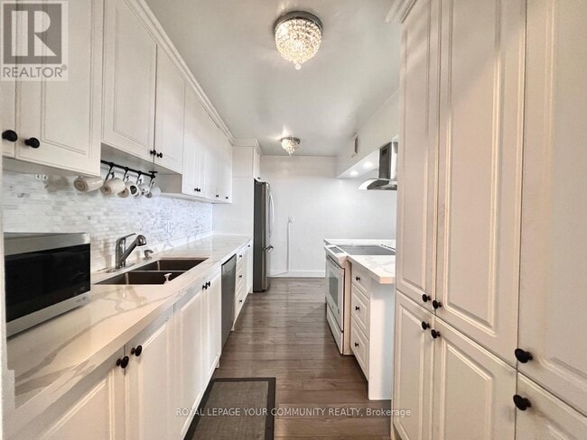 Building Photo - 511 The West Mall