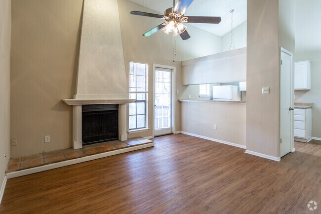 Living Room - MAA Balcones Woods