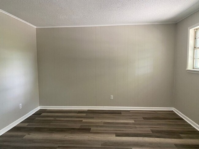 Foto del edificio - HALF OFF FIRST MONTHS RENT for qualified applicant** 1 Bed 1 Bath Apartment with Water and Trash ...