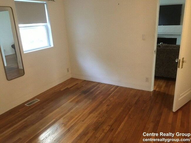 Building Photo - Amazing value two bedroom in Brookline