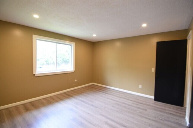 Foto del edificio - Great, updated condo with ton's of amenities!