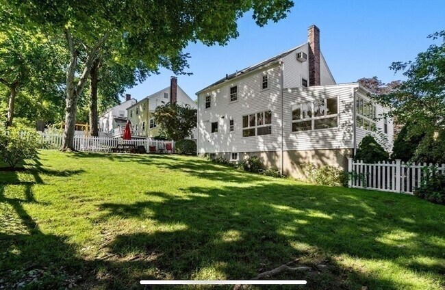 Foto del edificio - 48 Watson Rd