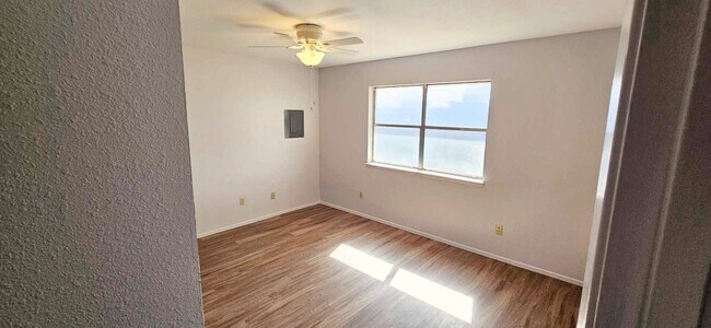 Foto del edificio - 724 Laurelwood Dr
