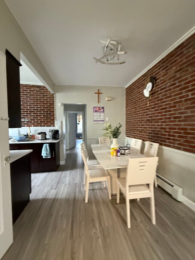 Foto del edificio - 1561 E 31st St