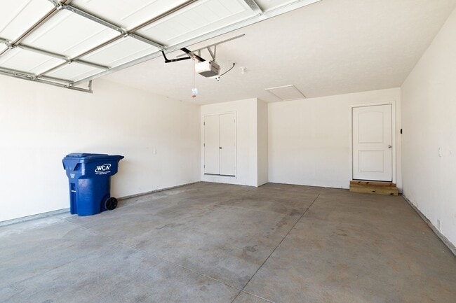 Building Photo - Three Bedroom Duplex in Republic, Missouri!